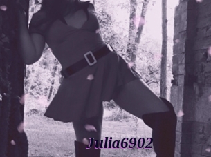 Julia6902