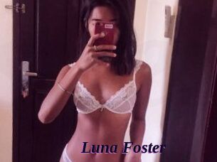 Luna_Foster