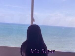 Mia_Reyes