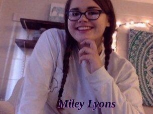 Miley_Lyons
