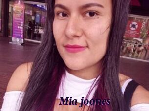 Mia_joones